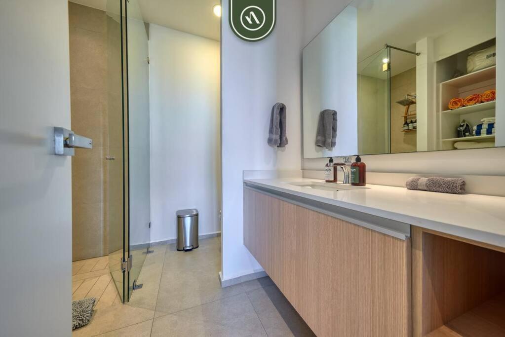 Apt With Private Balcony - Beach Access 布塞里亚斯 外观 照片